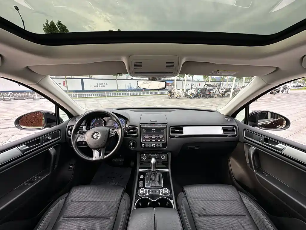 Volkswagen Touareg 2017 — фото 13
