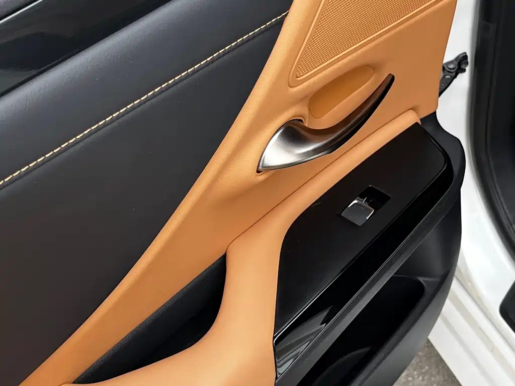 Lexus ES 2023 — фото 27