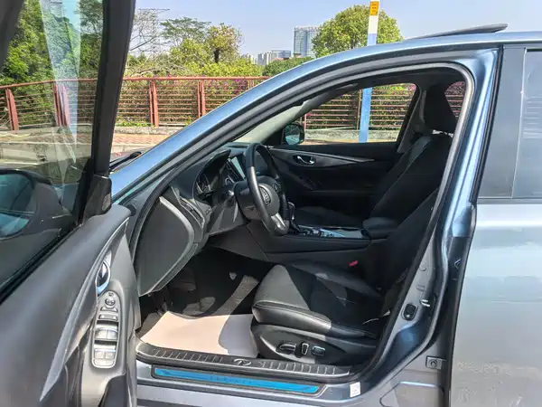 Infiniti Q50L 2015