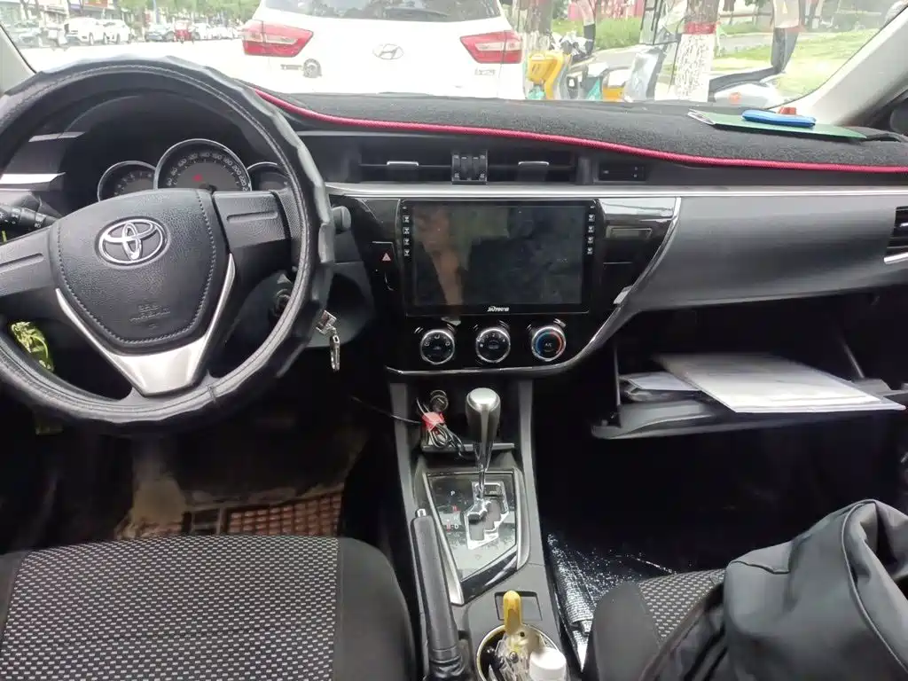Toyota Corolla 2015 — фото 13