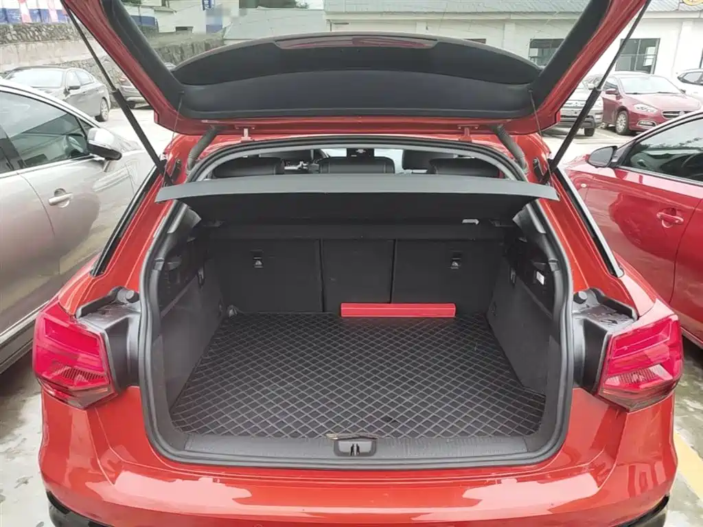 Audi Q2L 2020 — фото 19