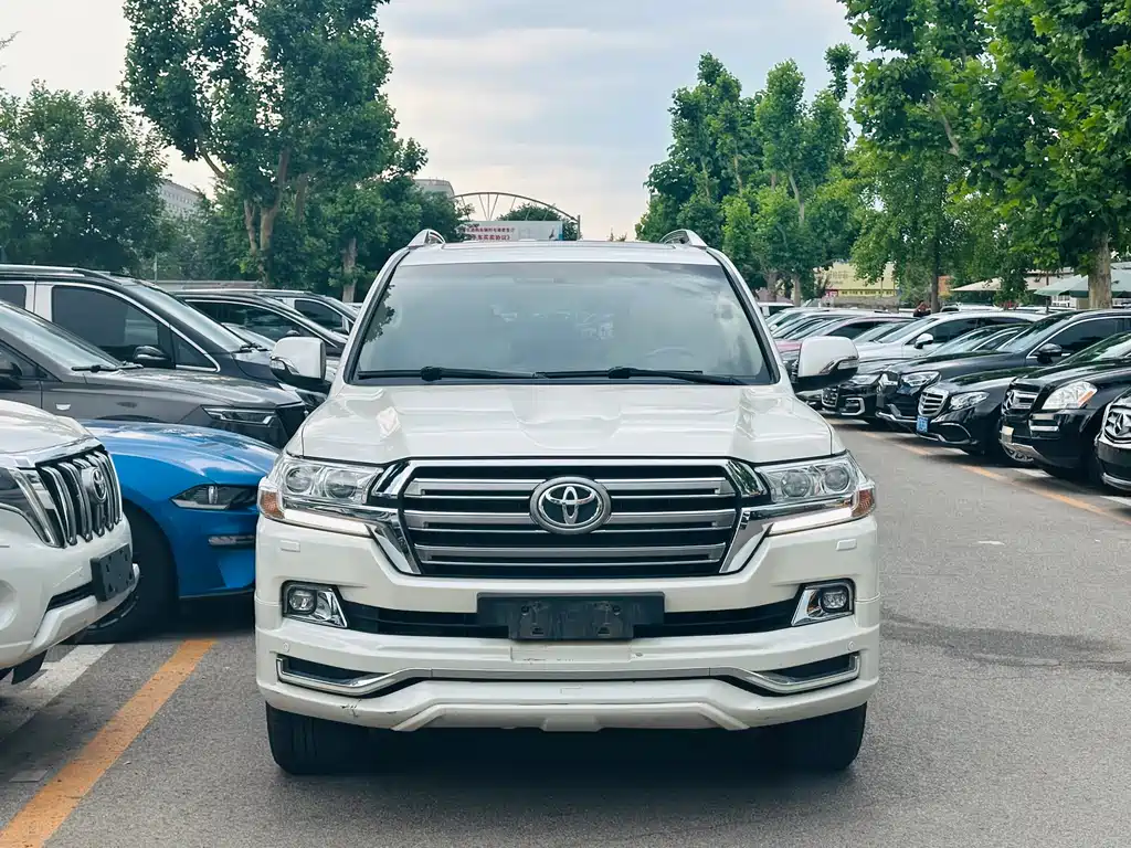 Toyota Land Cruiser 2017 — фото 2