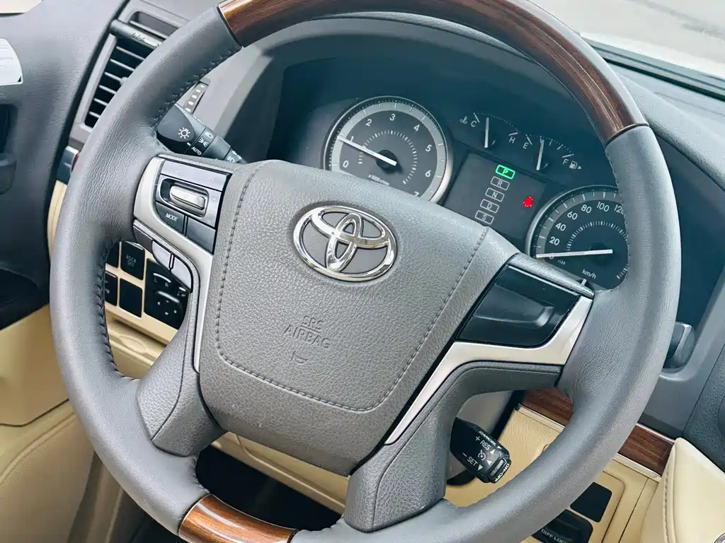 Toyota Land Cruiser 2017 — фото 17