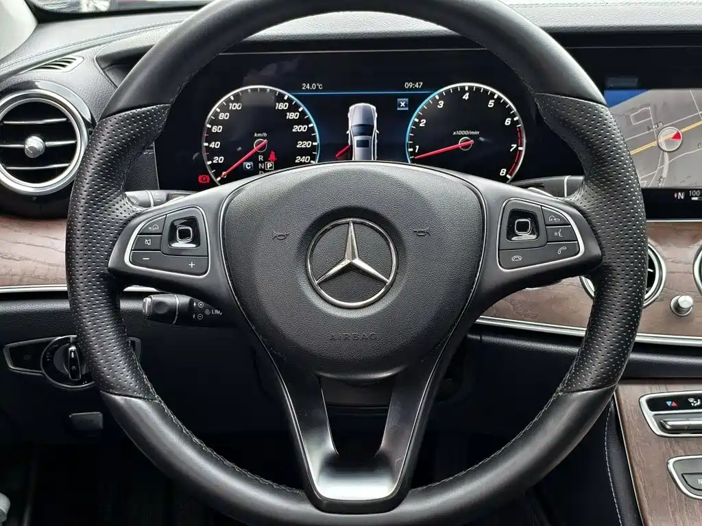Mercedes-Benz E-Class 2018 — фото 12