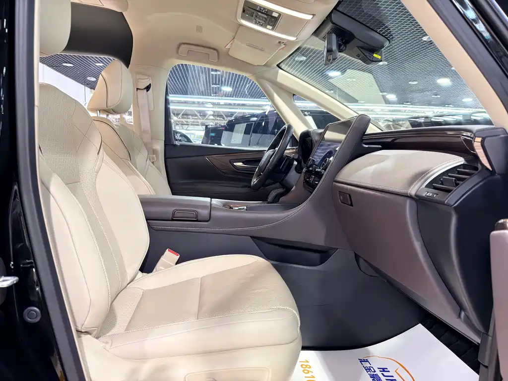 Toyota Vellfire 2023 — фото 10