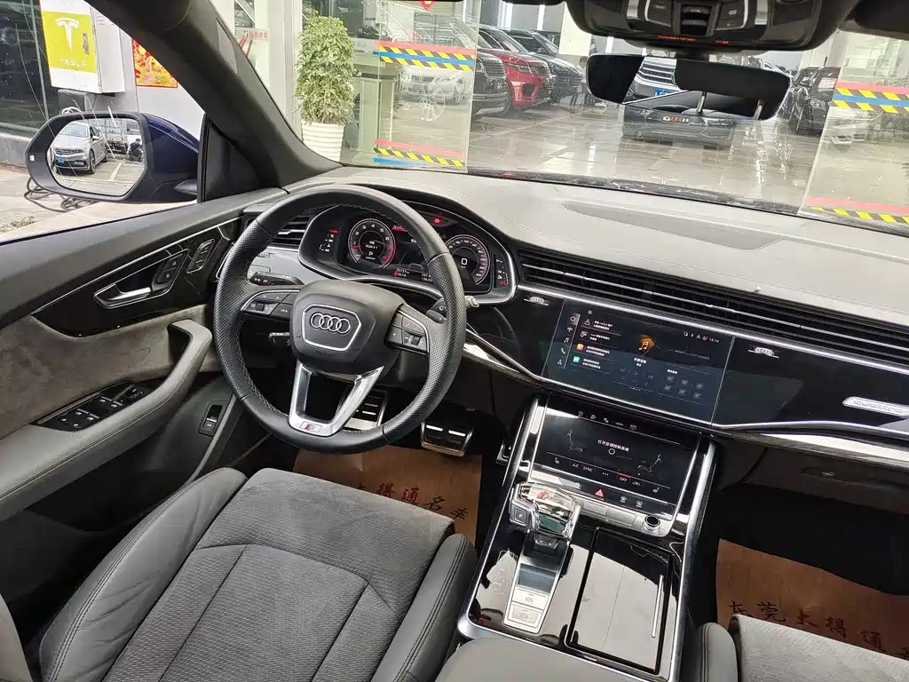 Audi Q8 2022 — фото 10