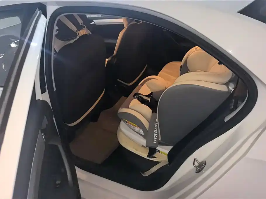 Skoda Rapid 2020 — фото 11