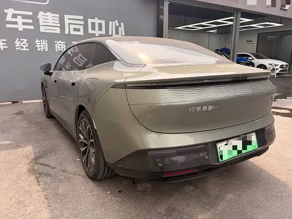 Zeekr 007 2025