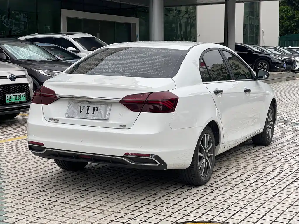 Geely Emgrand 2020 — фото 6