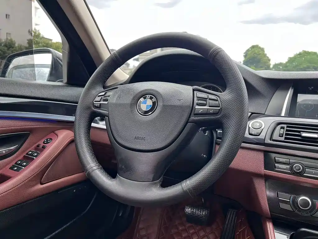 BMW 5 Series 2015 — фото 12