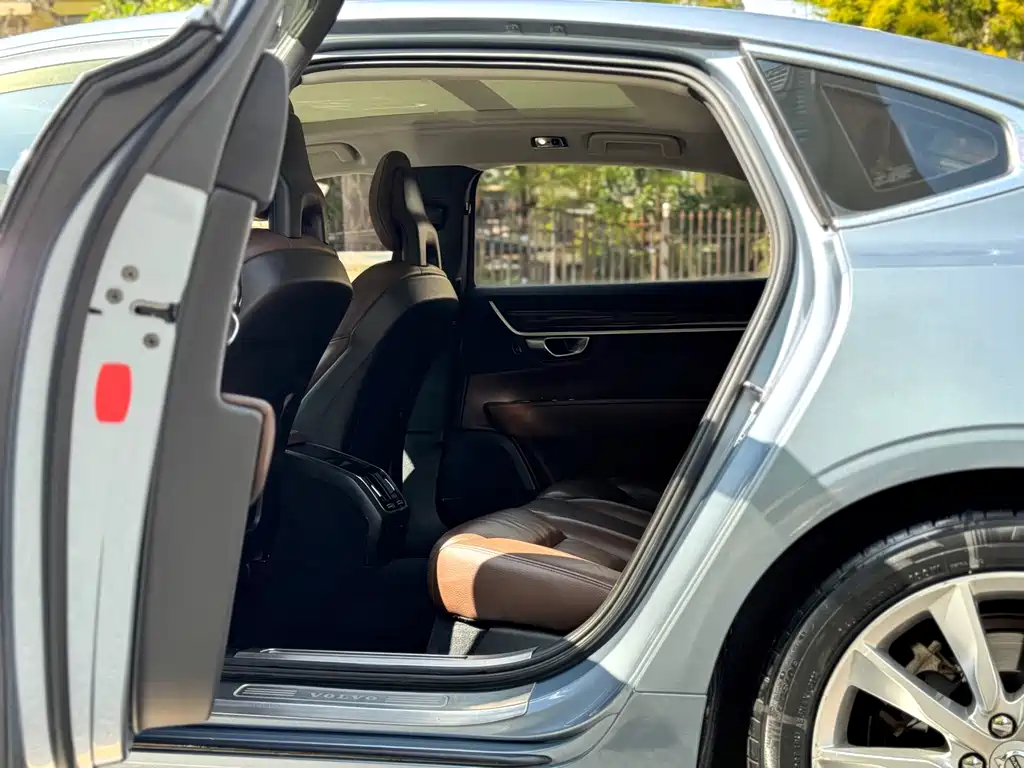 Volvo S90 2018 — фото 12