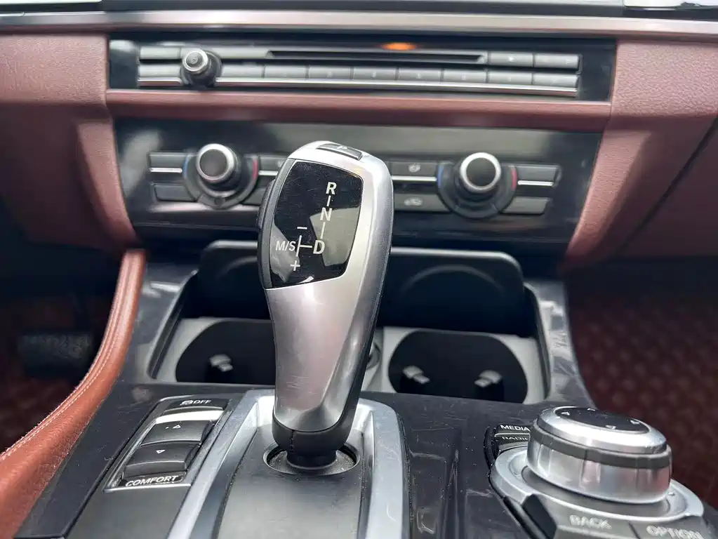 BMW 5 Series 2015 — фото 14