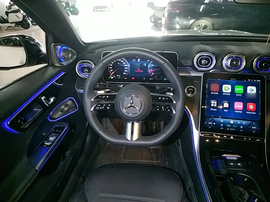 Mercedes-Benz C-Class 2025 — фото 11