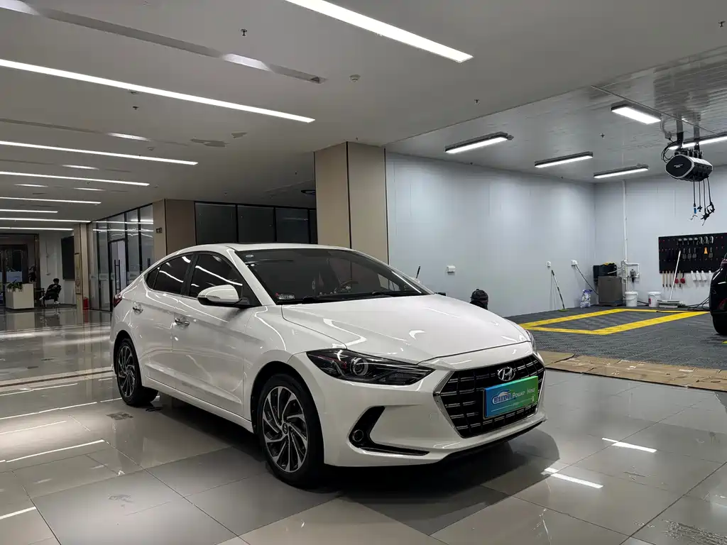 Hyundai Elantra 2019 — фото 3