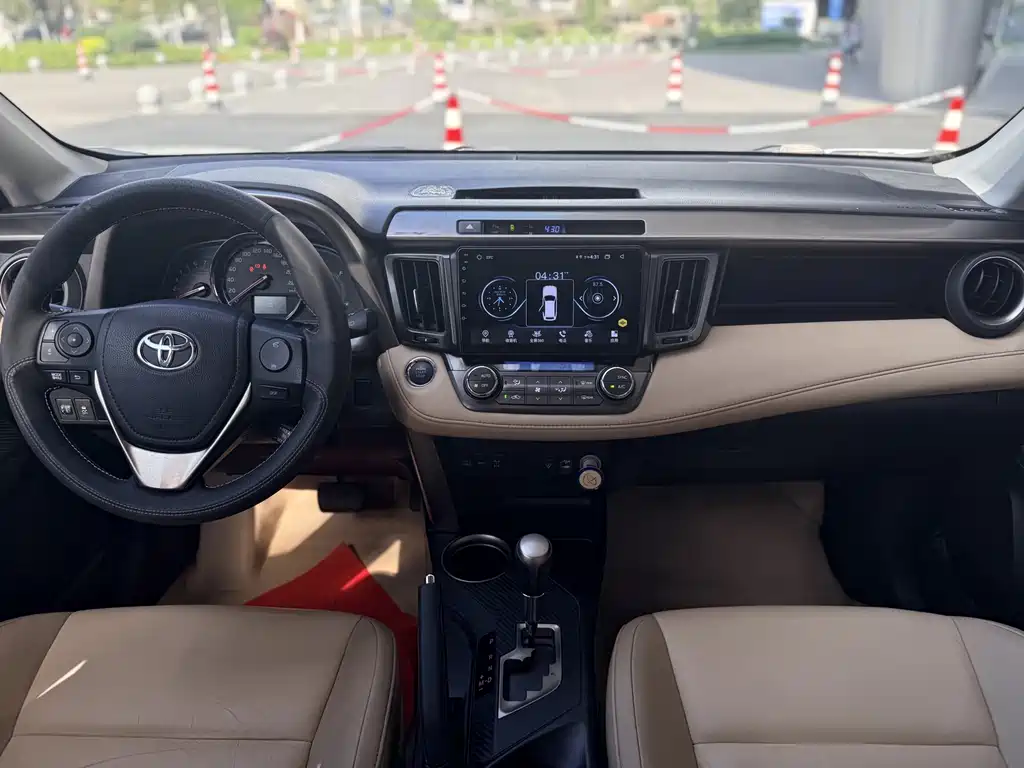 Toyota RAV4 2015 — фото 18