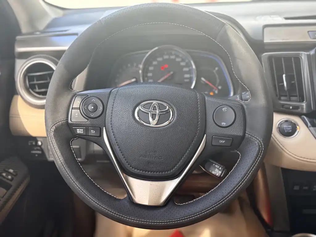 Toyota RAV4 2015 — фото 14