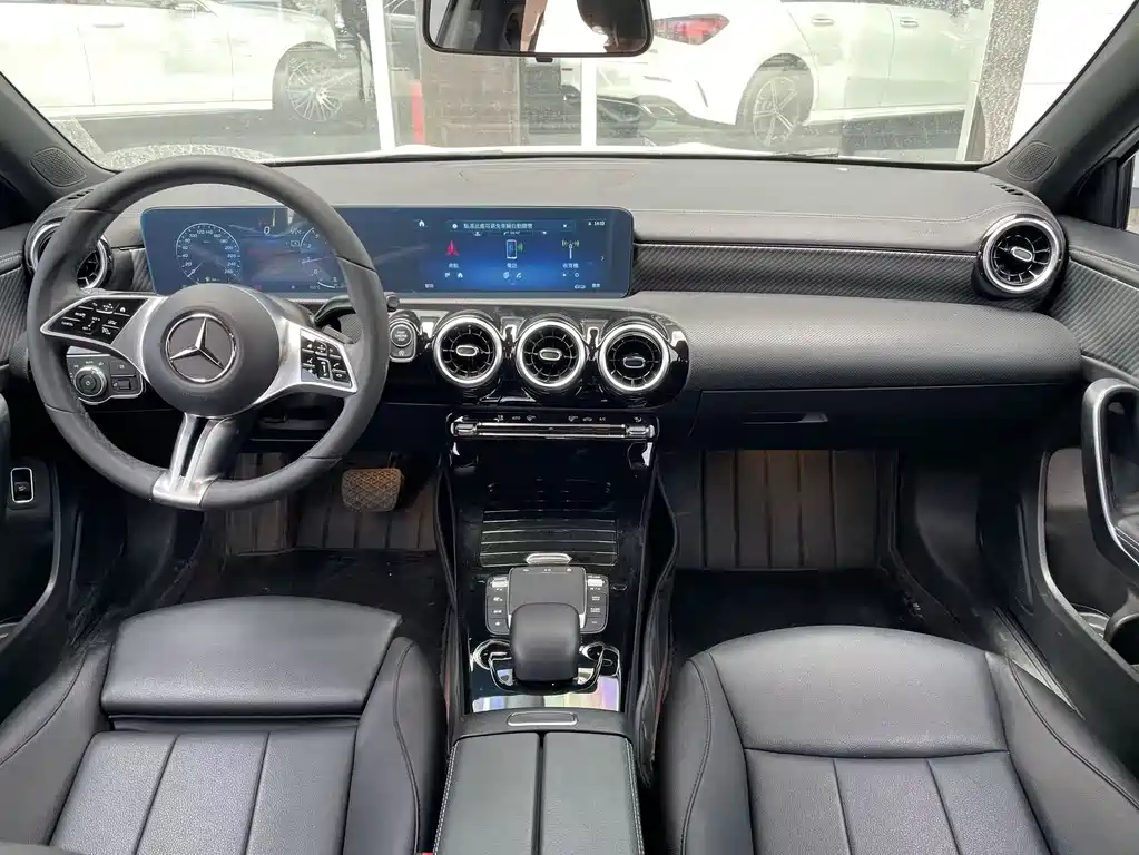 Mercedes-Benz A-Class 2024 — фото 4