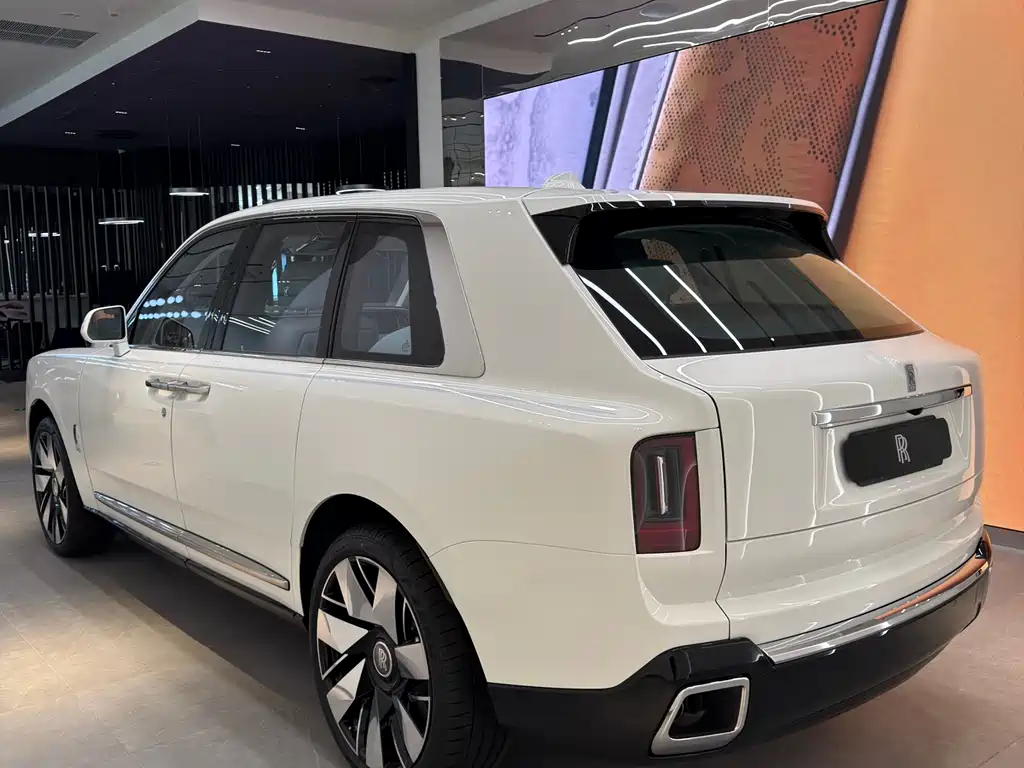 Rolls-Royce Cullinan — фото 2