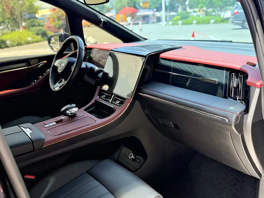 GAC Motor Trumpchi M8 2025 — фото 13