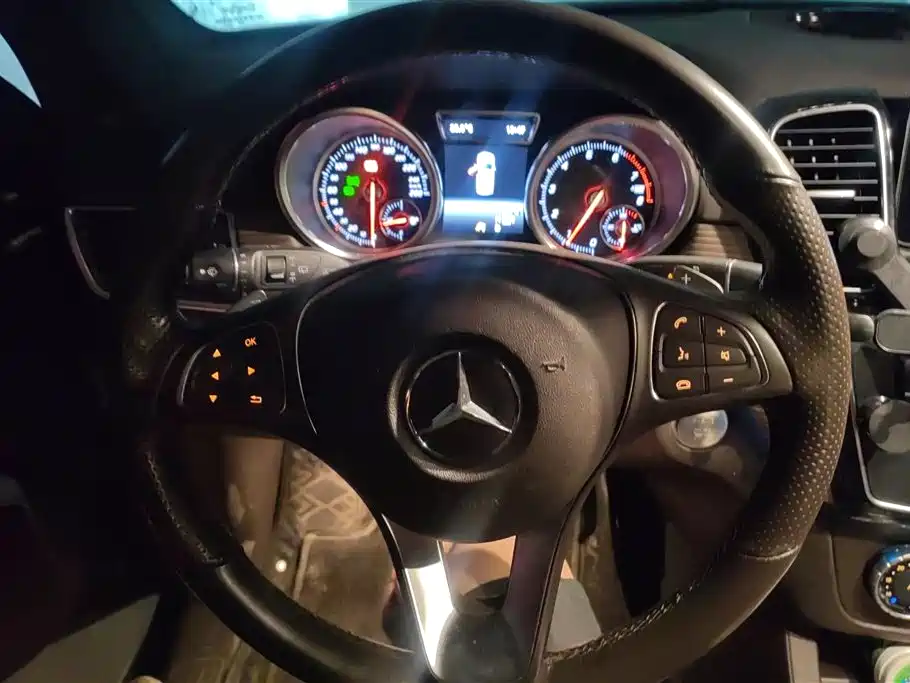 Mercedes-Benz GLE 2018 — фото 15