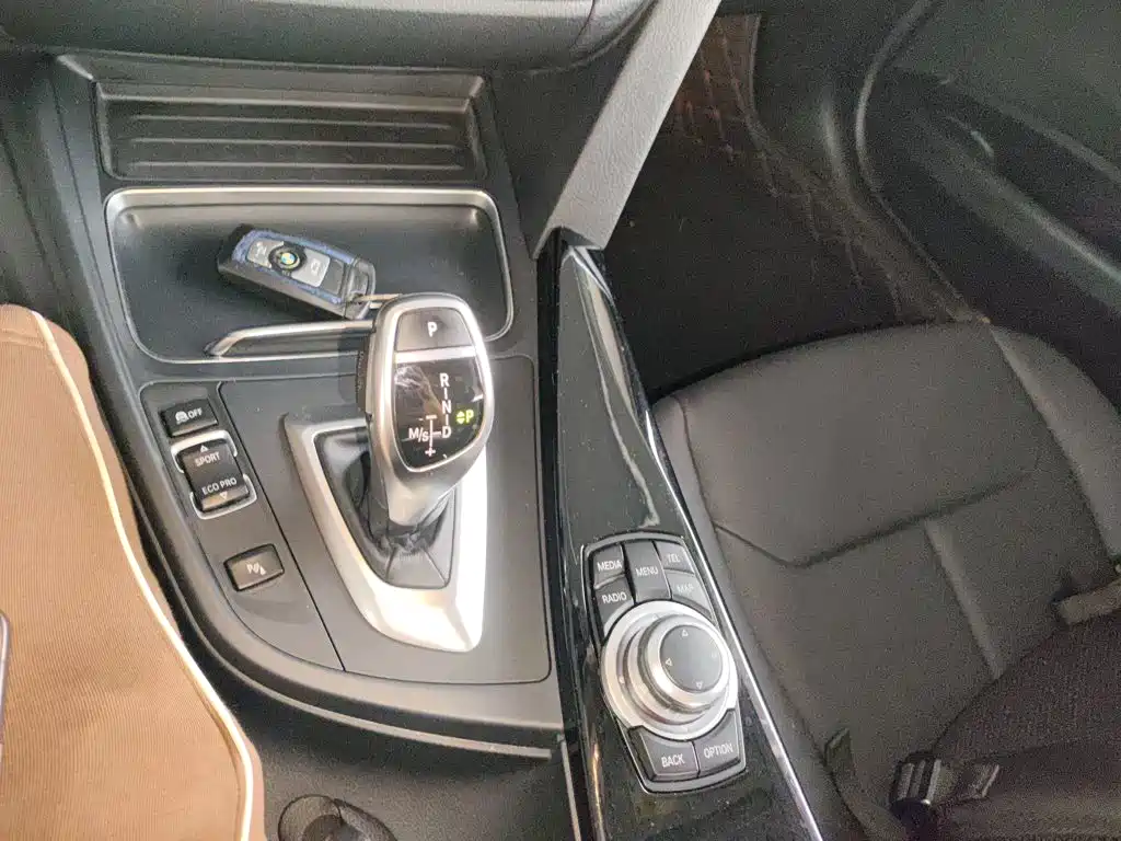 BMW 3 Series 2017 — фото 10