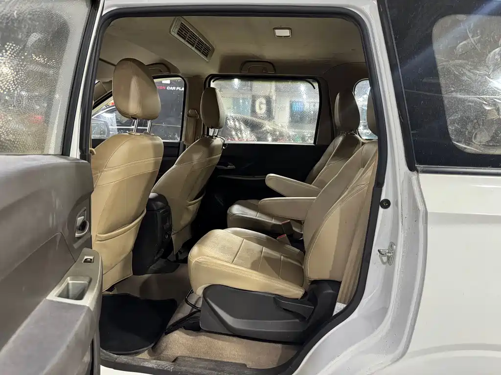 Wuling Hongguang 2019 — фото 10