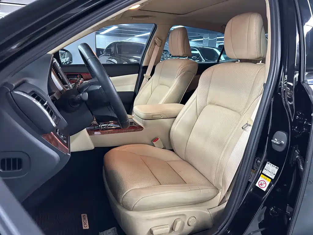 Toyota Crown 2015 — фото 8
