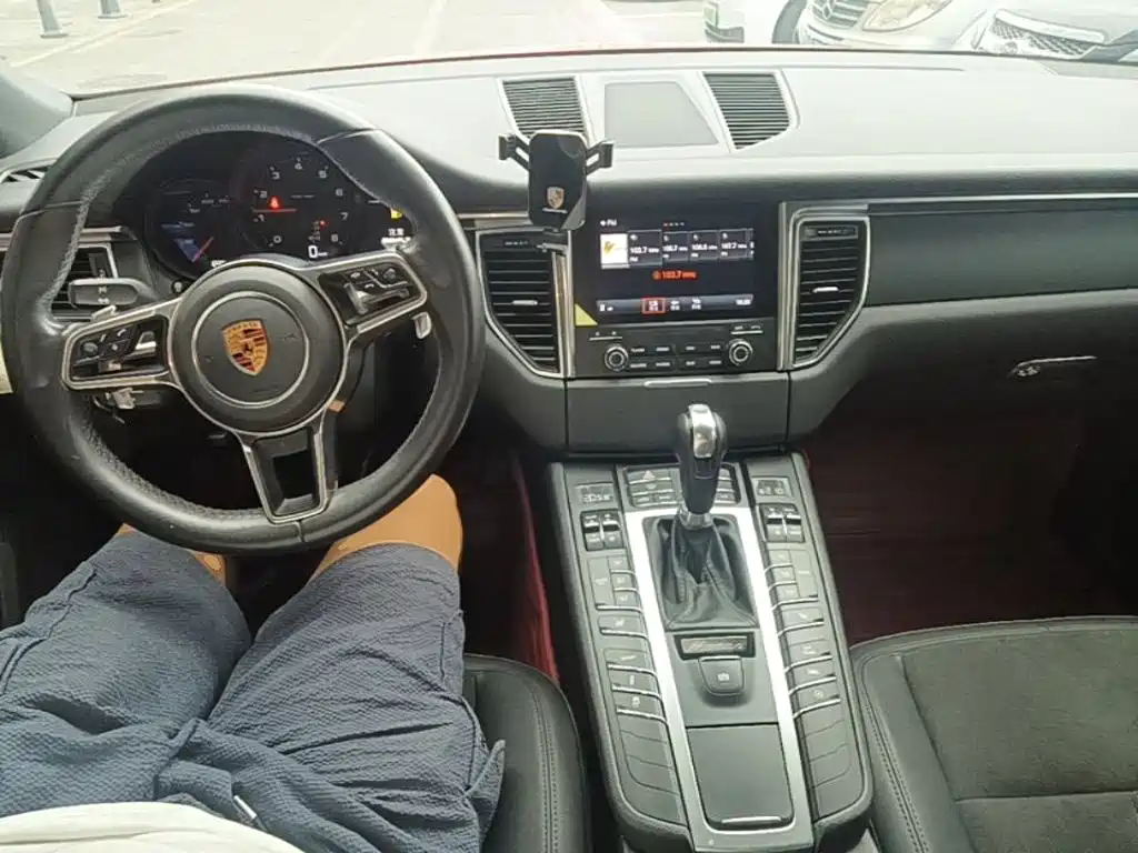Porsche Macan 2018 — фото 10