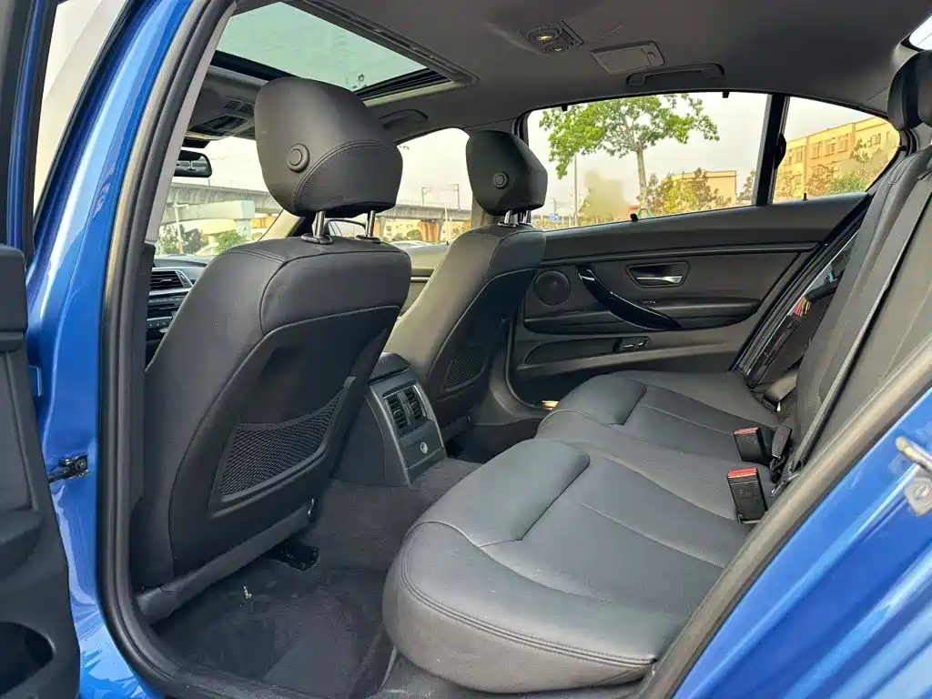 BMW 3 Series 2017 — фото 18
