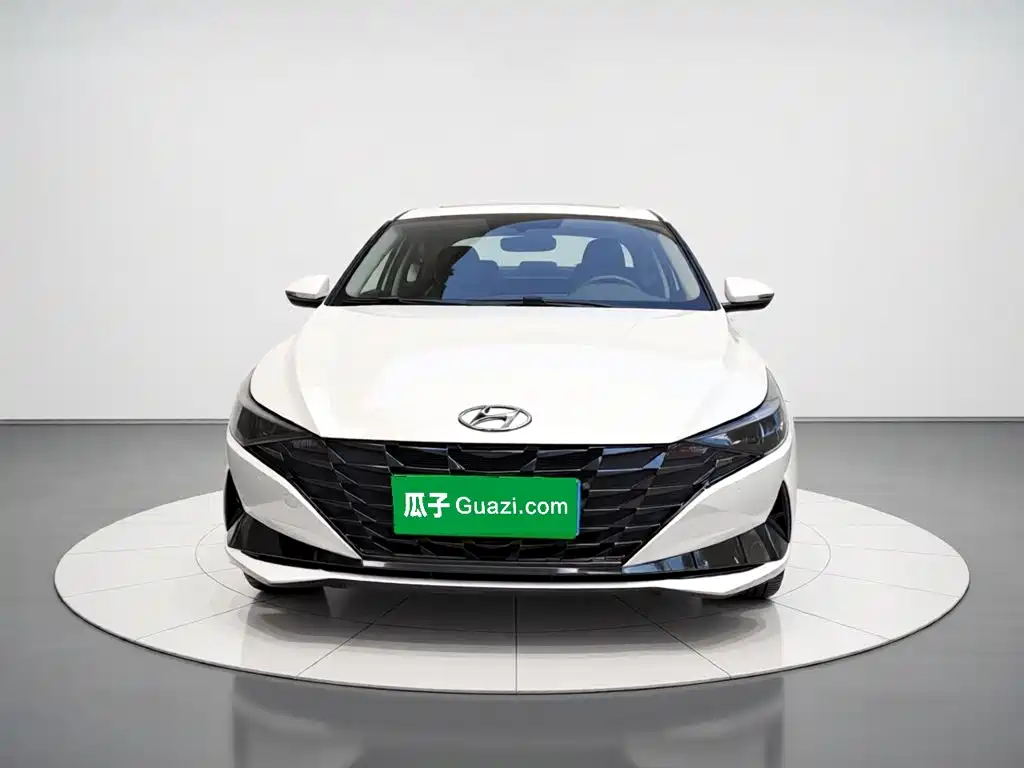 Hyundai Elantra 2023 — фото 24