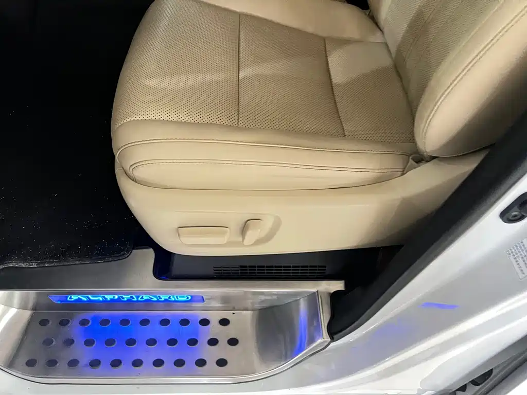 Toyota Vellfire 2020 — фото 8