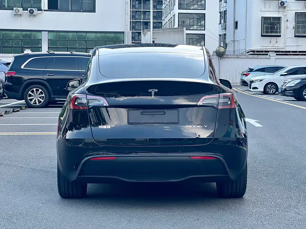 Tesla Model Y 2021 — фото 10
