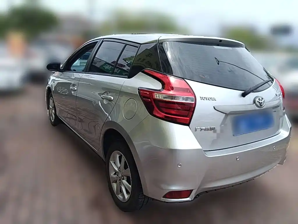 Toyota Yaris L 2014 — фото 9