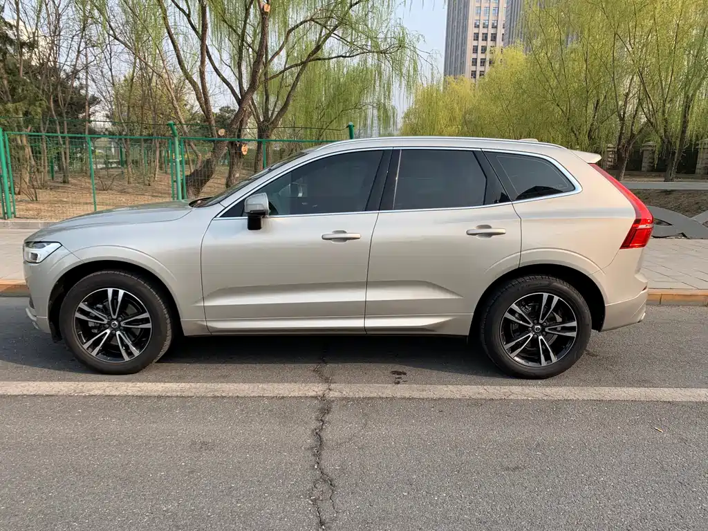 Volvo XC60 2018 — фото 17