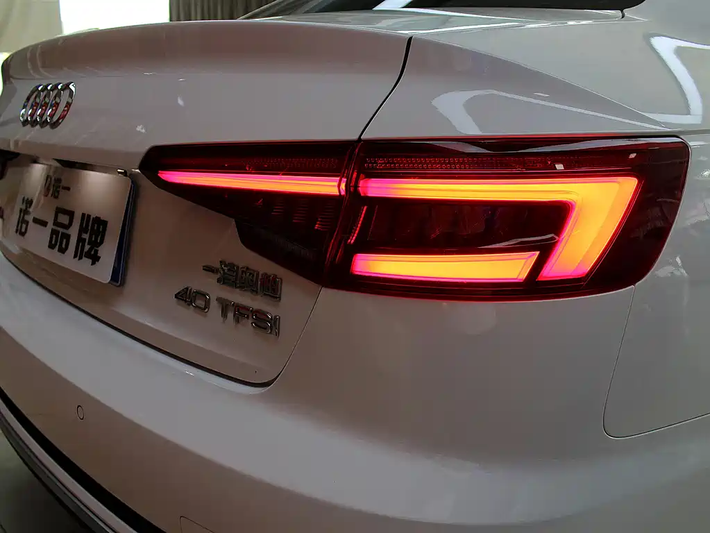 Audi A4L 2019 — фото 17