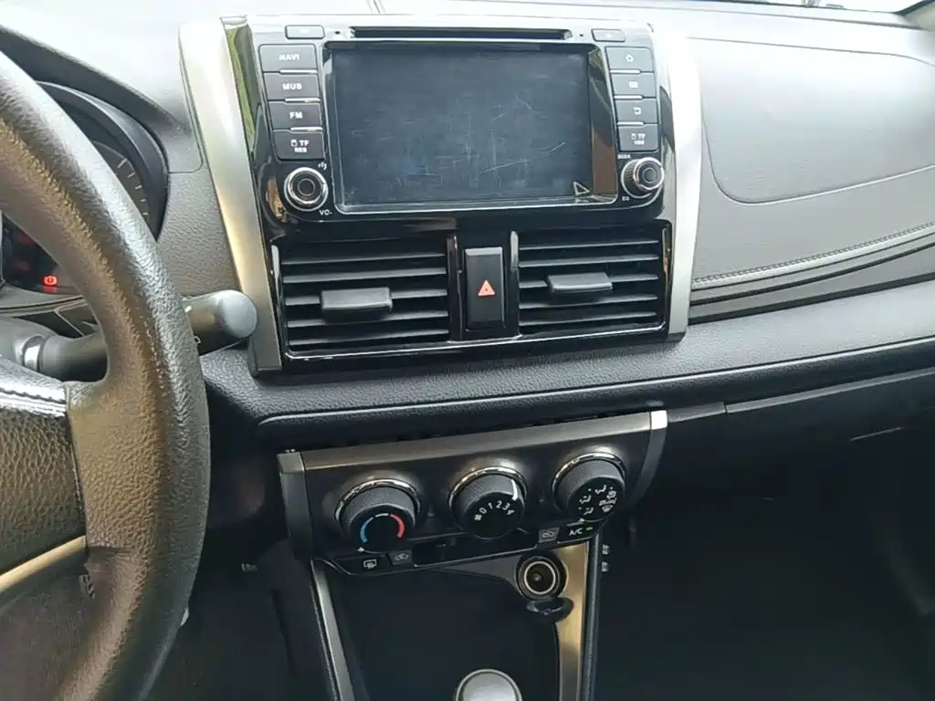 Toyota Yaris L 2014 — фото 20
