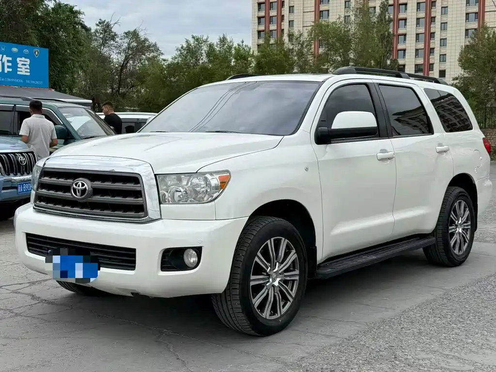 Toyota Sequoia 2017 — фото 1
