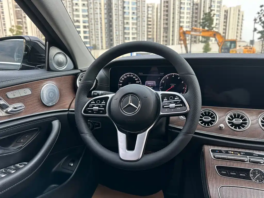 Mercedes-Benz E-Class 2019 — фото 11