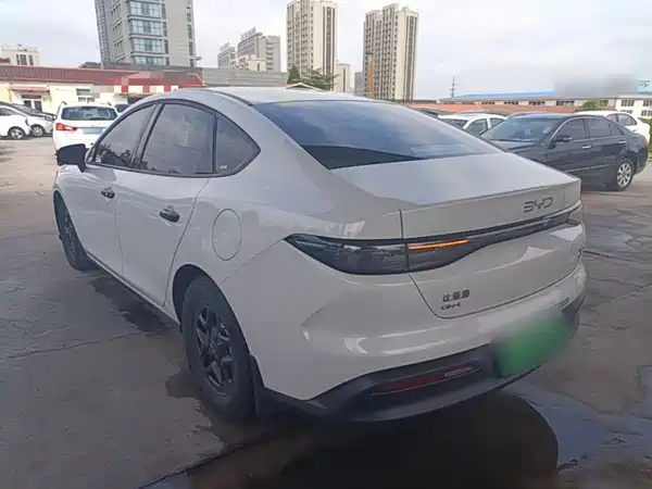 BYD Seal 05 DM-i 2025