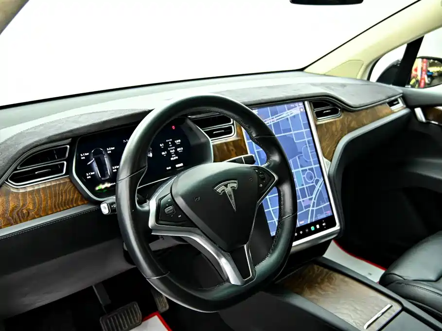 Tesla Model X 2017 — фото 20