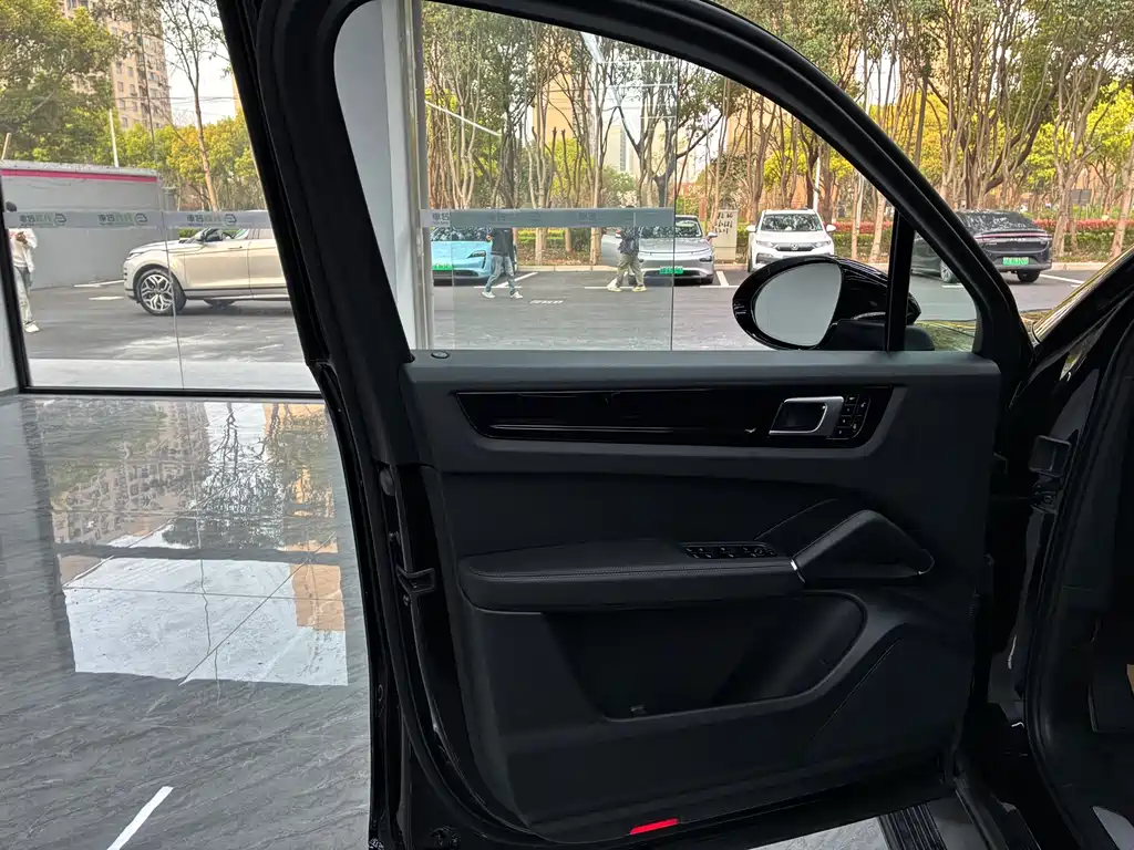 Porsche Cayenne 2018 — фото 13