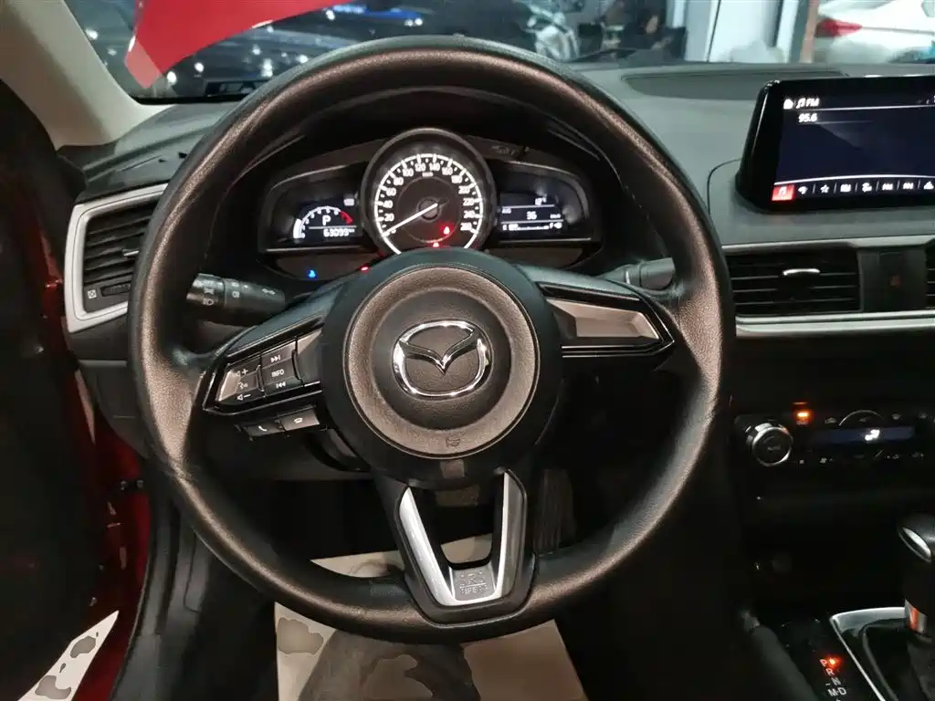 Mazda 3 Axela 2019 — фото 11