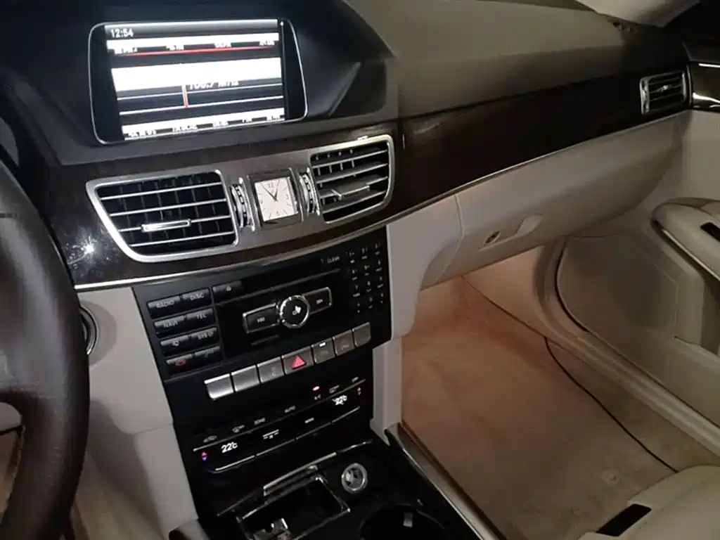 Mercedes-Benz E-Class 2015 — фото 20