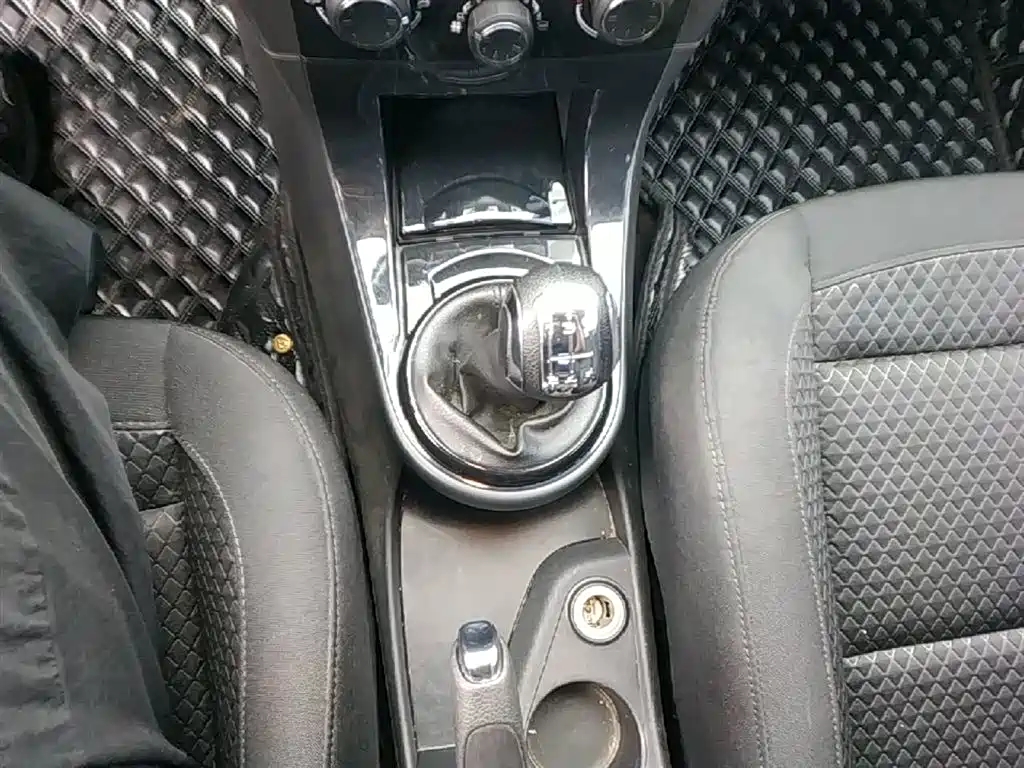 Citroen C-Quatre 2015 — фото 14