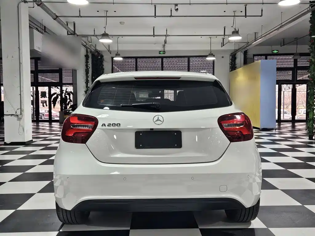 Mercedes-Benz A-Class 2017 — фото 13