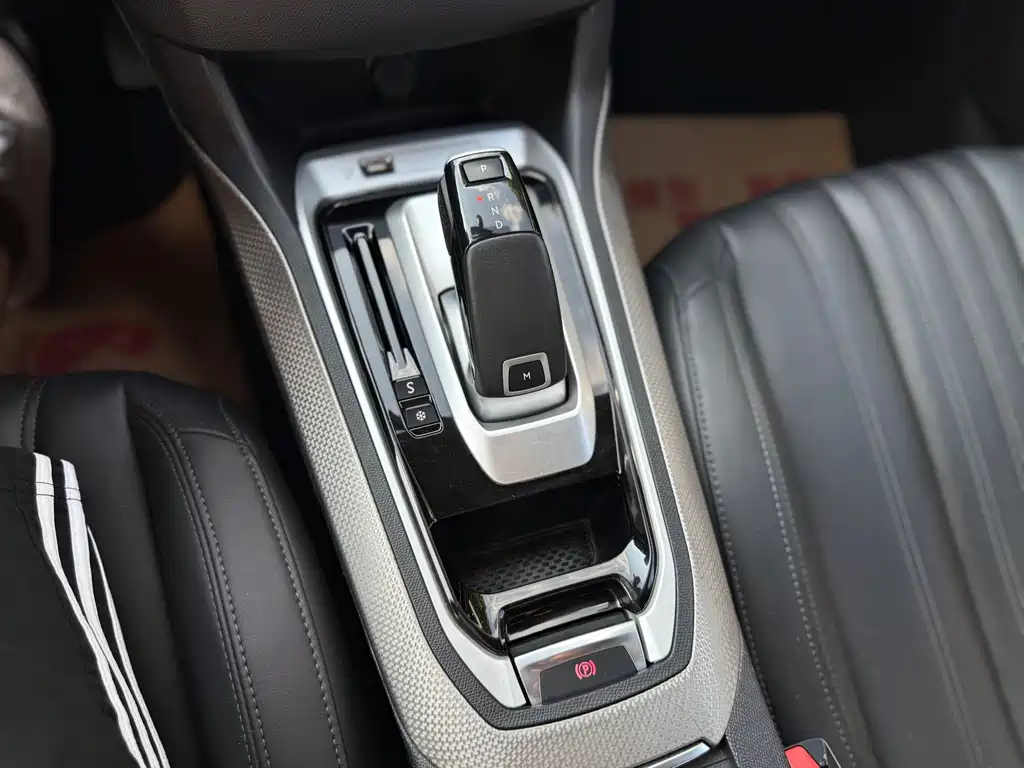 Peugeot 408 2022 — фото 15