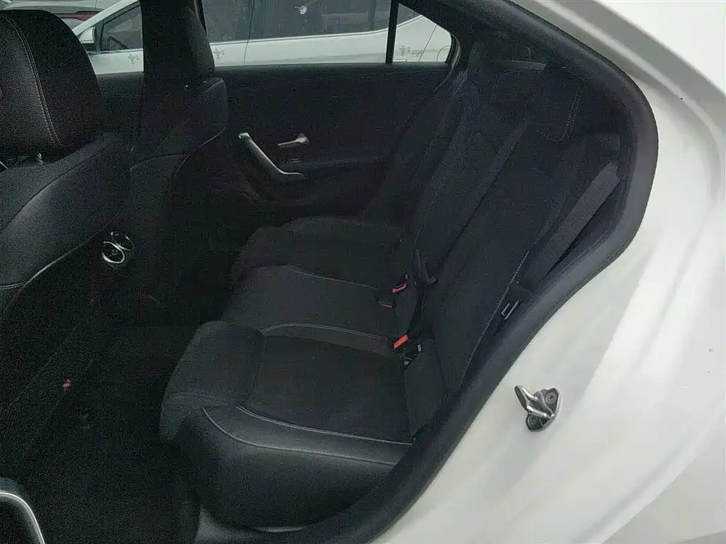 Mercedes-Benz A-Class 2023 — фото 17