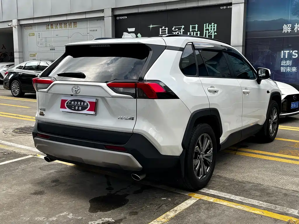 Toyota RAV4 2023 — фото 6