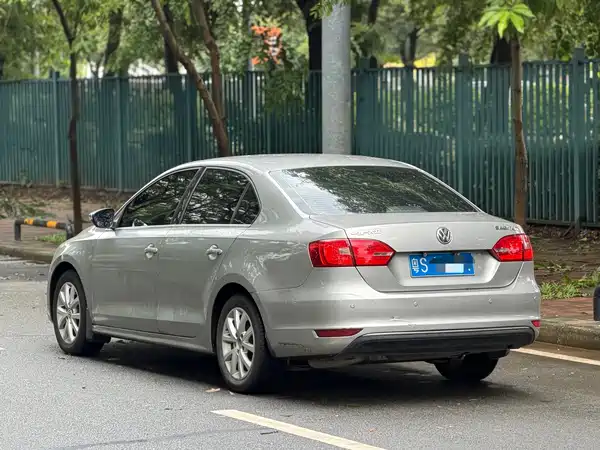 Volkswagen Sagitar 2013