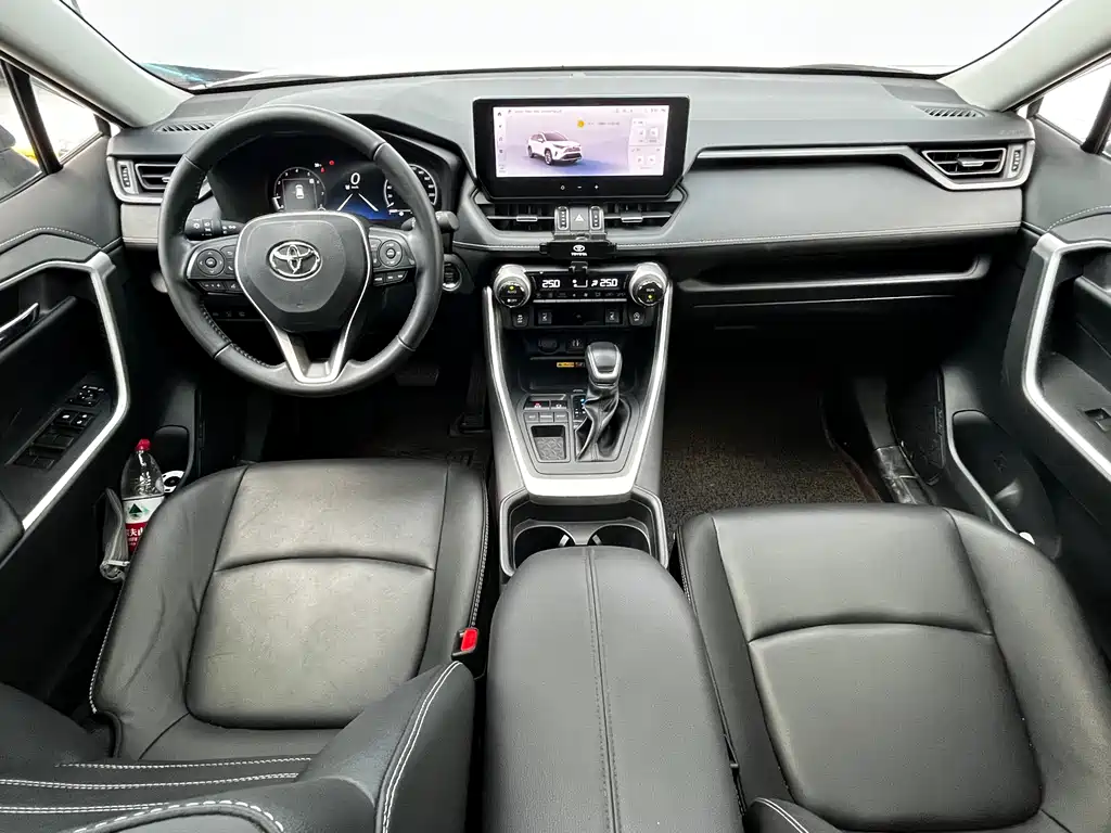Toyota RAV4 2023 — фото 27